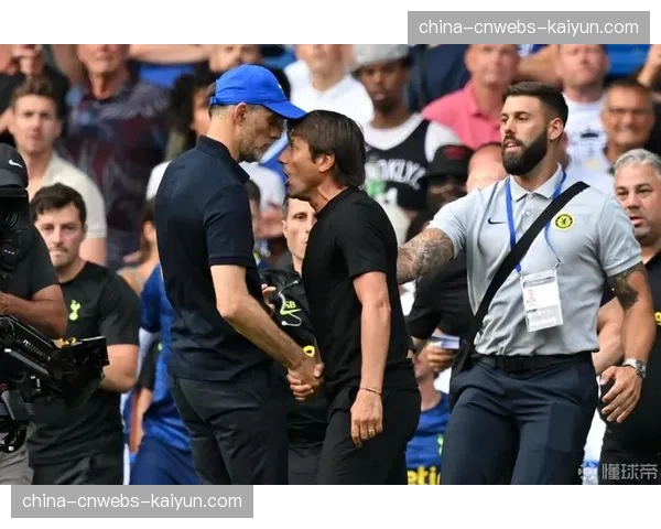 赛后混采区,图赫尔与安切洛蒂握手后简短交流